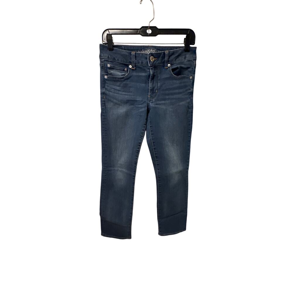 ⭐️ Women’s American Eagle Straight Leg Jeans. Size 6 Short